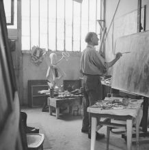 Victor Brauner in seinem Pariser Atelier