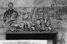 Auch die Atelierwand diente Giacometti als Skizzenunterlage